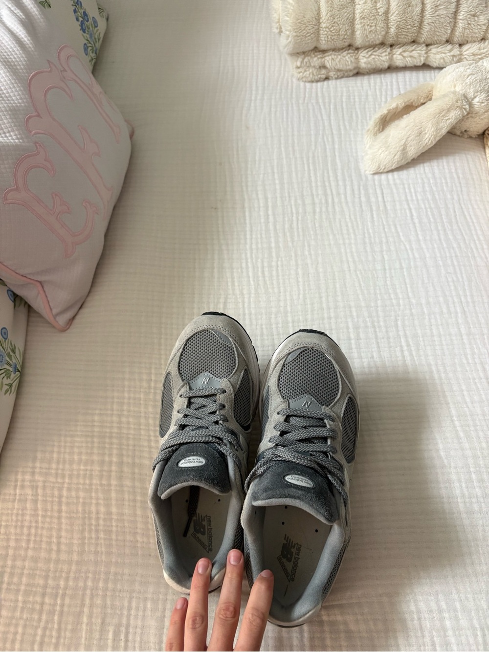 New Balance 2002 R Shoes - Picture 2 of 4